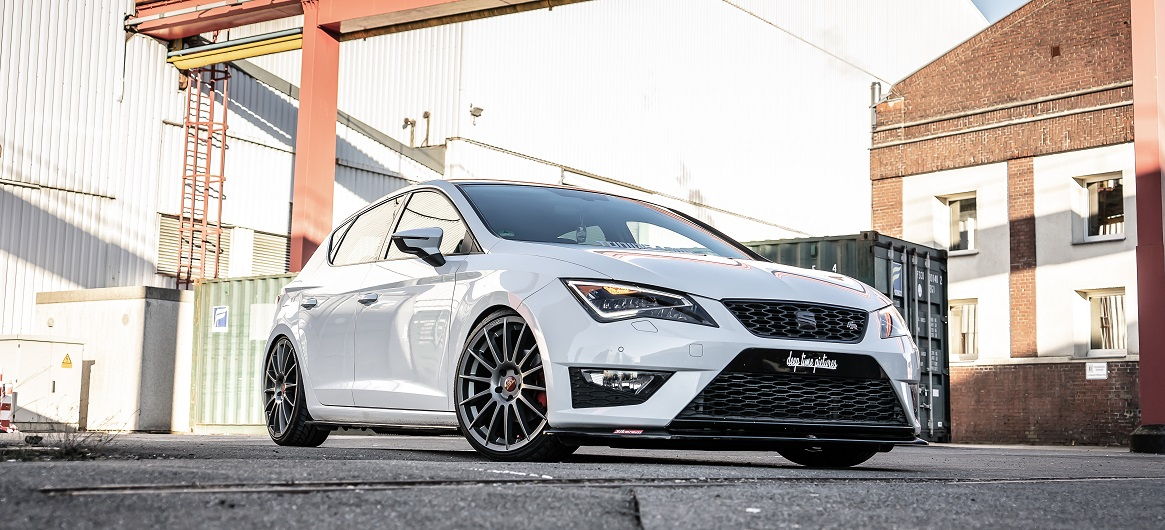 Seat Leon 5F nicely set in scene