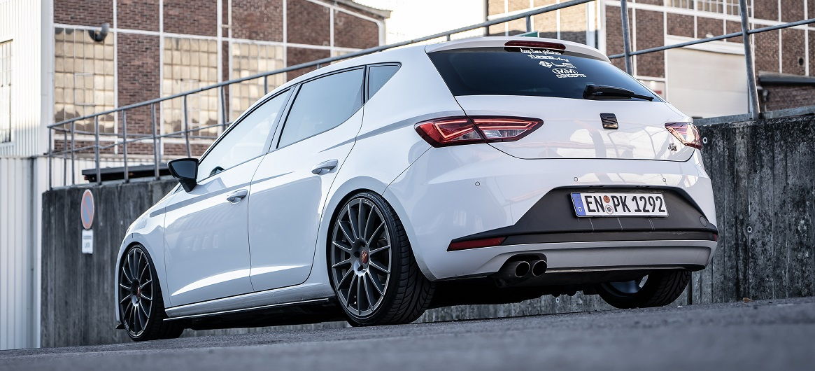 The Seat Leon looks also on the back of the car gorgeous