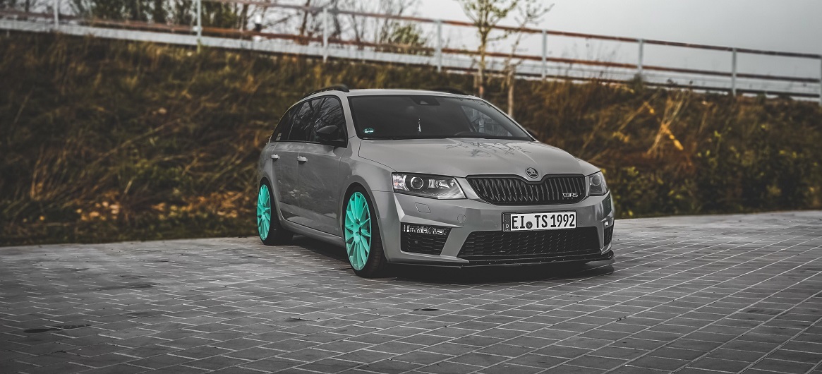 Let's bring some color into the game - great rims on the Skoda Octavia 5e